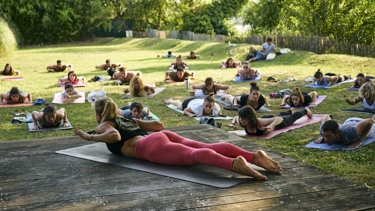 Yoga festif à saveur estivale - Journée internationale du yoga